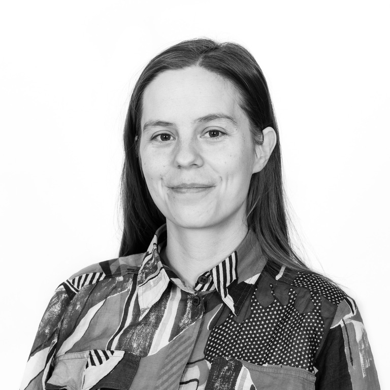 Tove Albright Österberg i svartvitt porträtt.