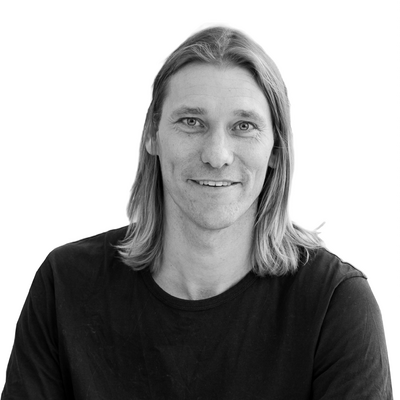 Christian Engene i svartvitt porträtt.